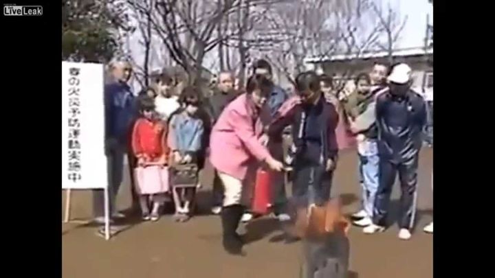 Как пользоваться огнетушителем Как пользоваться огнетушителем