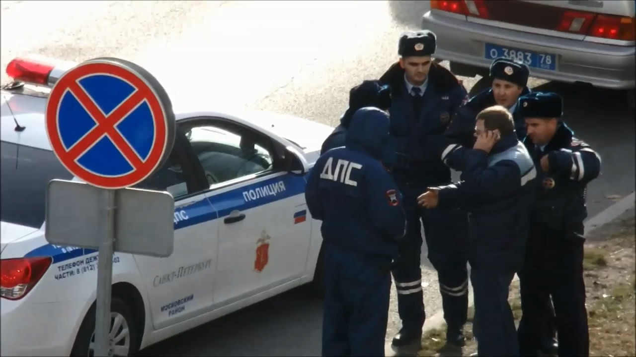 Очередного "паркмена" доблестная полиция Петербурга увезла в каталажку Очередного "паркмена" доблестная полиция Петербурга увезла в каталажку