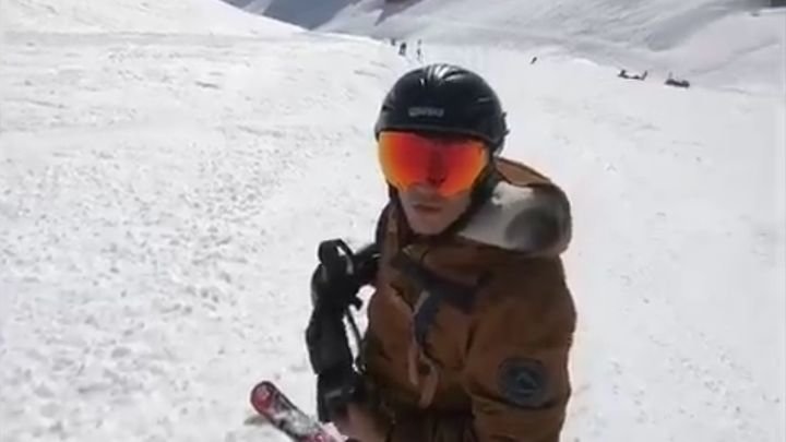 Побег лыжников от лавины попал на видео
