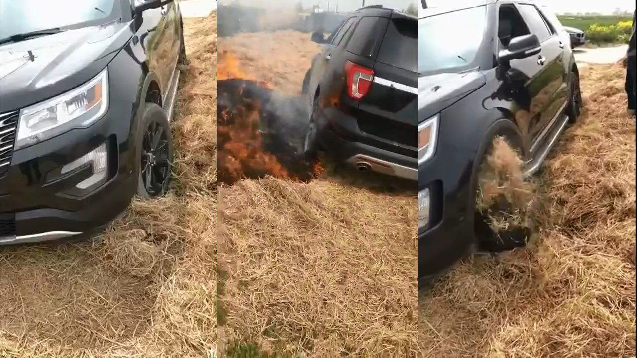 Внедорожник сгорел после того, как попал в ловушку на поле с сухой травой