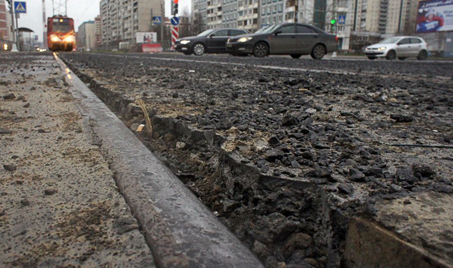 В Петербурге случайно закатали в асфальт трамвайные пути В Петербурге случайно закатали в асфальт трамвайные пути