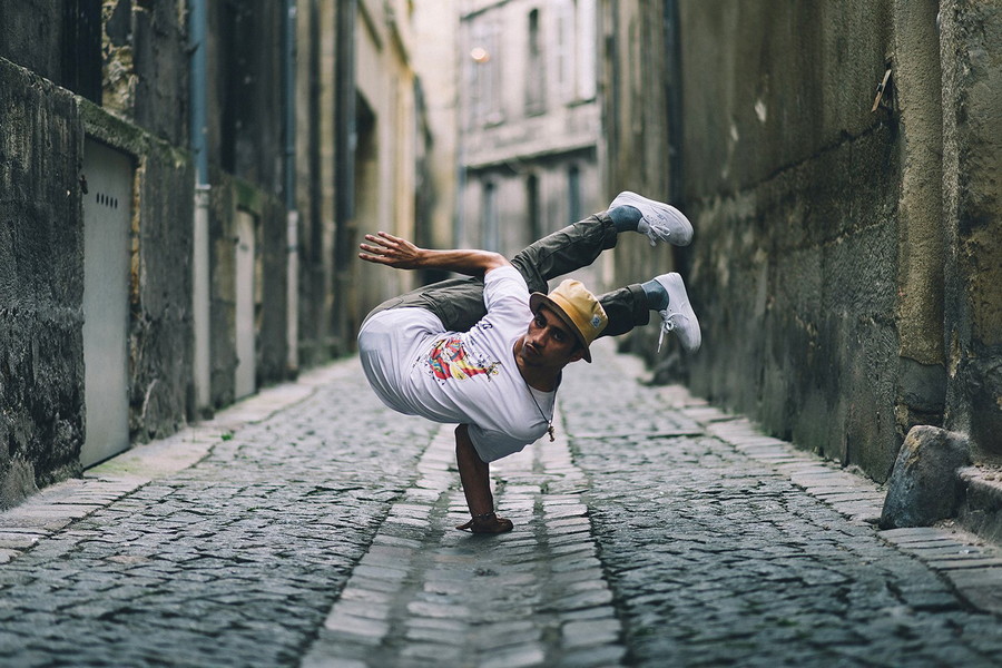 10. Танцор брейк-данса во Франции. Он не сломался, он действительно очень гибкий. без фотошопа, удивительные фотографии