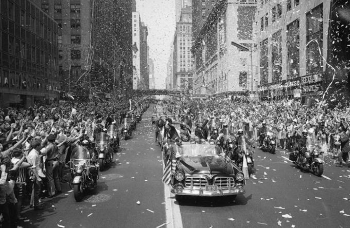 Neil Armstrong parade 