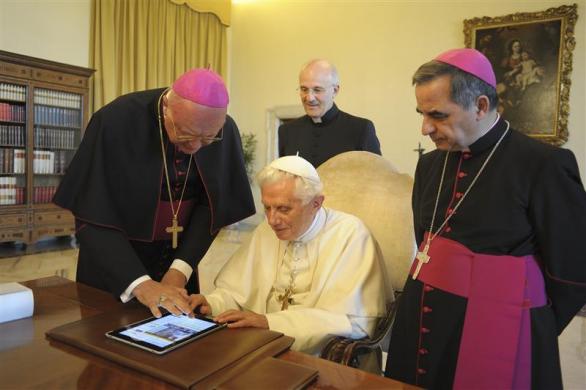 The Pope Gets A New Twitter Account!!!