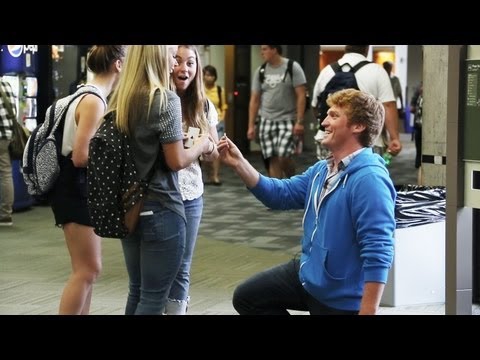 Magician Proposes to Strangers After Fooling Them With a Card Trick 