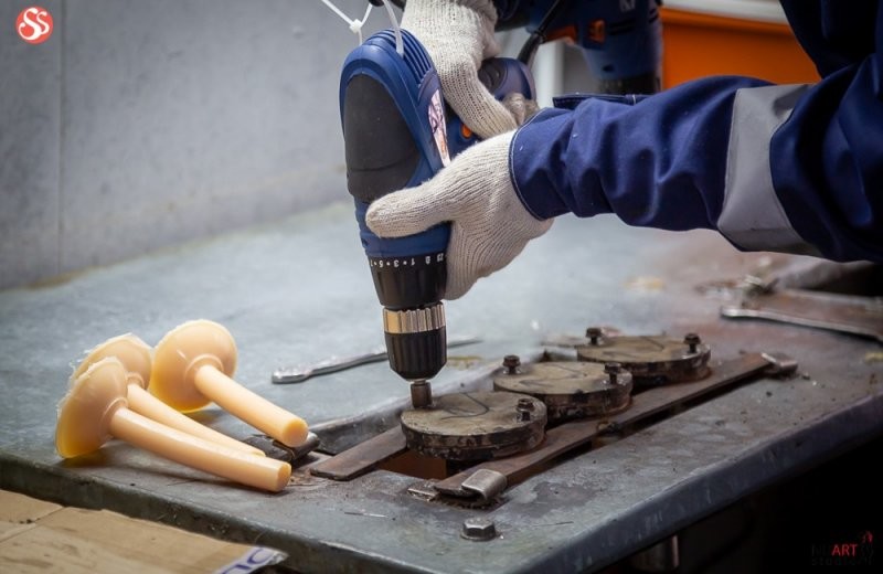 Как производят секс-игрушки в России: репортаж с фабрики в Подмосковье