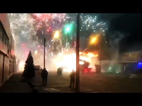 Пожар в Ростове-на-Дону с фейерверками
