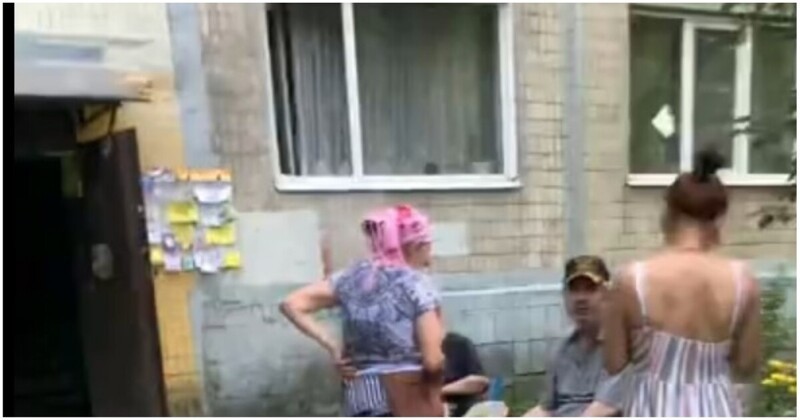 Короткий разговор мужчины с подозрительными цыганками