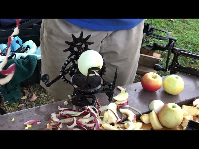 Как быстро очистить яблоко 