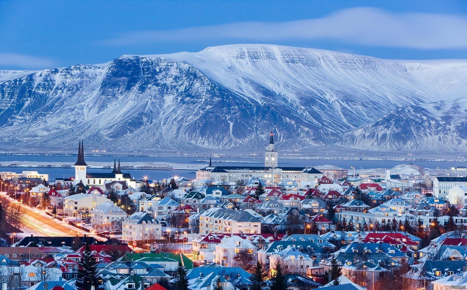 Какая столица самая северная в мире. Исландия Рейкьявик. Столица Исландии - город Рейкьявик. Рейкьявик столица Исландии фото. Исландия Рик Явик.