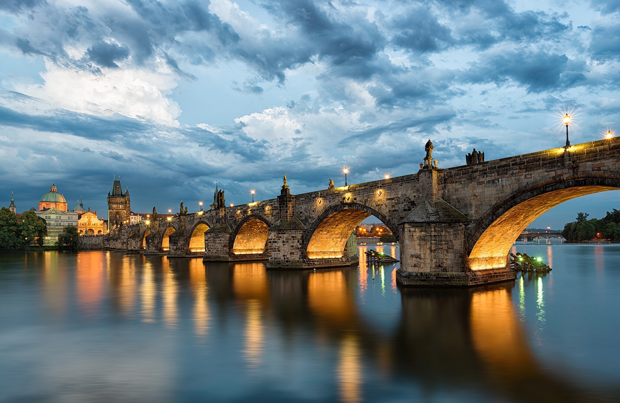 Europe bridge. Карлов мост(Прага). Карлов мост (г. Прага). Достопримечательности Праги Карлов мост. Чехия мост Карла.