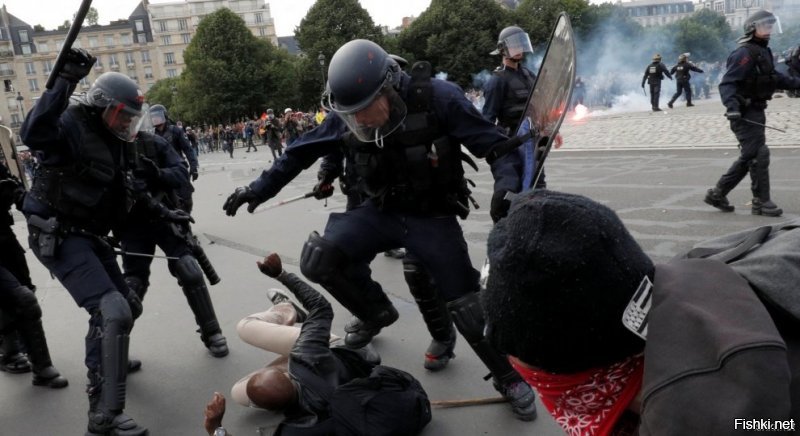 Нужно больше митингов!!!
Нужно как в настоящих демократических странах!!!
Англии, Испании, США...
Вот с кого нужно брать пример как разгонять демонстрации.
