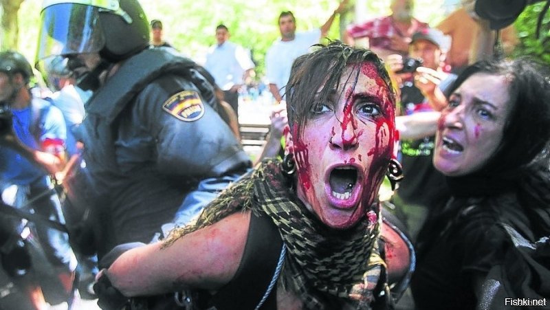 Нужно больше митингов!!!
Нужно как в настоящих демократических странах!!!
Англии, Испании, США...
Вот с кого нужно брать пример как разгонять демонстрации.