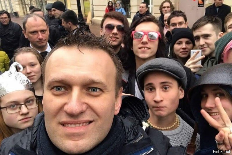 Вы где то на митингах, в среде "протестующих" увидели "русского мужика"?  Какое отношение к "русскому мужику" имеет толпа ни разу в жизни не работавших прилизанных недорослей с айфонами?

Русскому мужику некогда протестовать -он семью кормит...