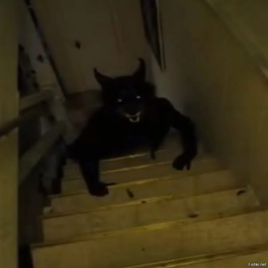 Ну его нафиг услышать таким голосом в темной комнате.